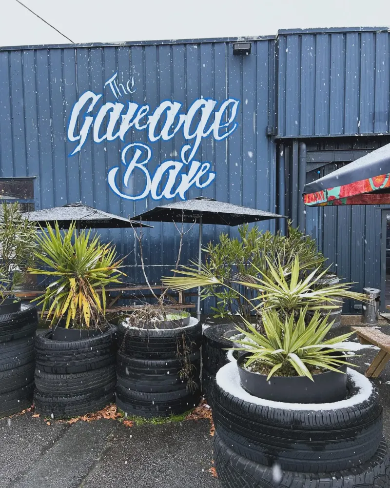 Devanture du Garage Bar (1)