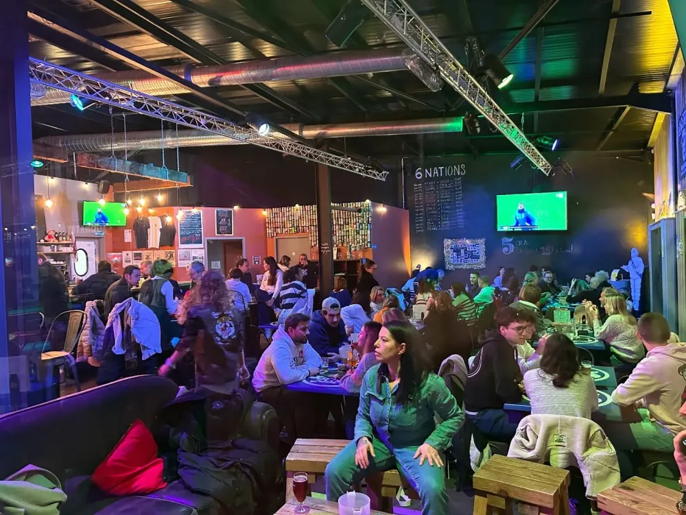 Diffusion de sport au Garage Bar (13)