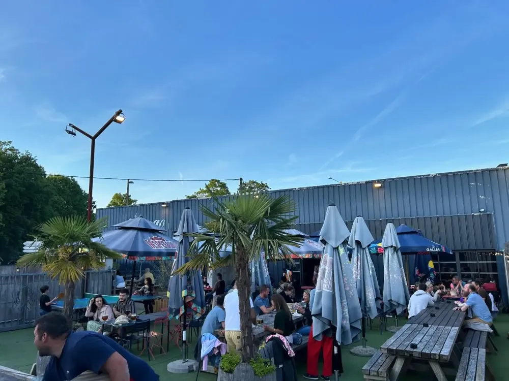 Terrasse du Garage Bar (1)