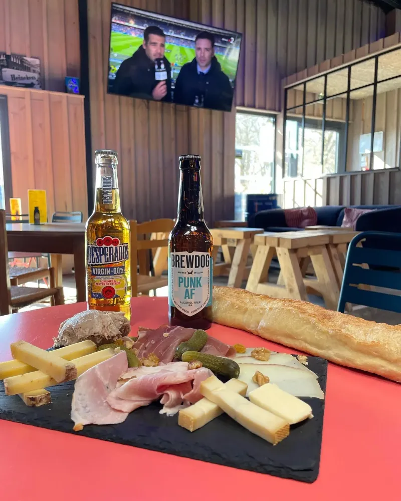 Planche de fromage et charcuterie (1)
