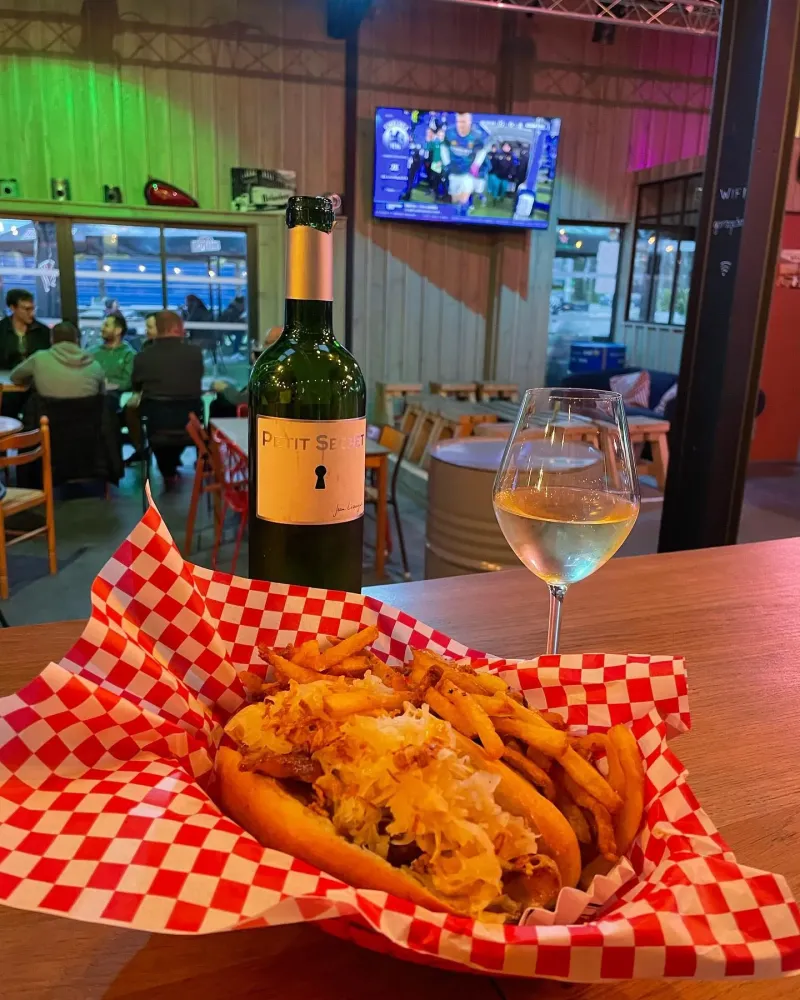 Hot Dog du Garage Bar