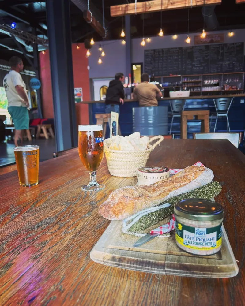 Planche pate pain et saucisson entier (3)